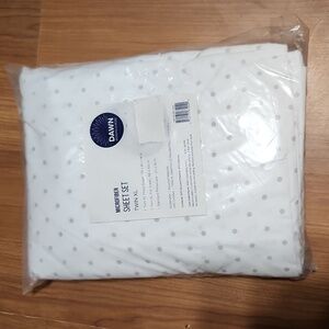 New!!! Microfiber Sheet set-twin xl- white/gray polka dots